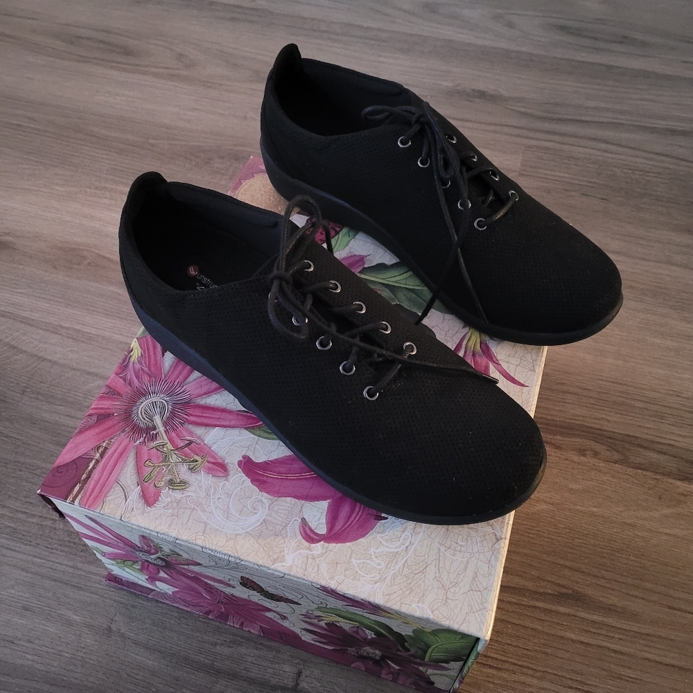 Clarks Cloudsteppers Womens Flat Black Shoes